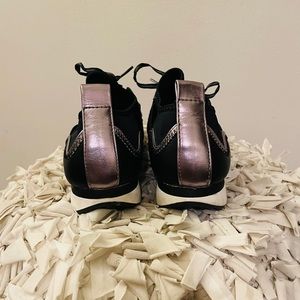 Women’s comfort platform sneakers!